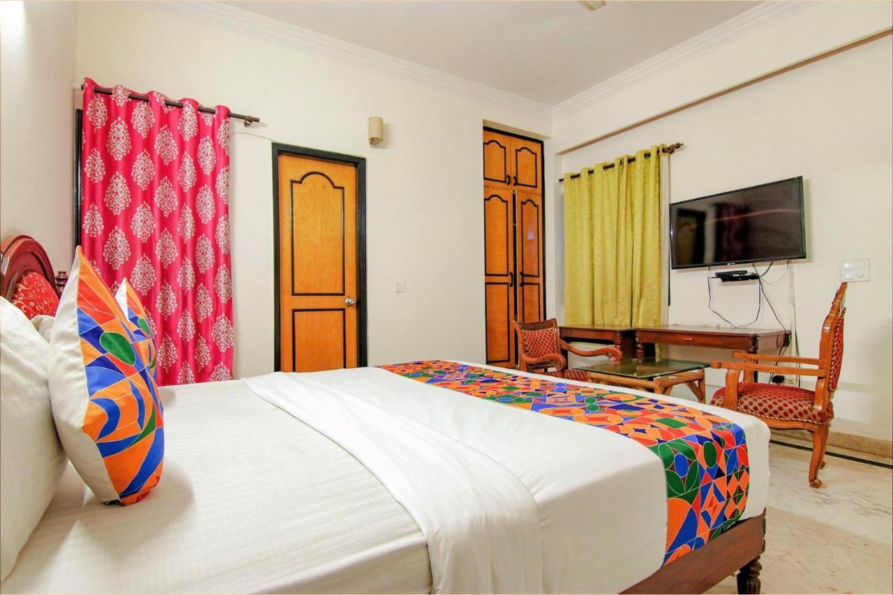 Fabhotel Singh Suite Gurgáon Kültér fotó