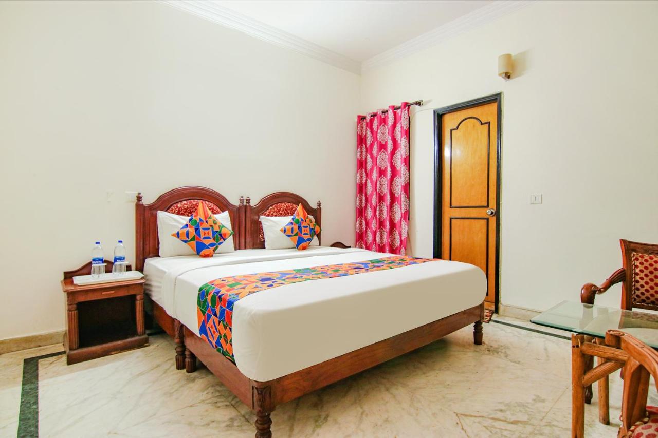 Fabhotel Singh Suite Gurgáon Kültér fotó
