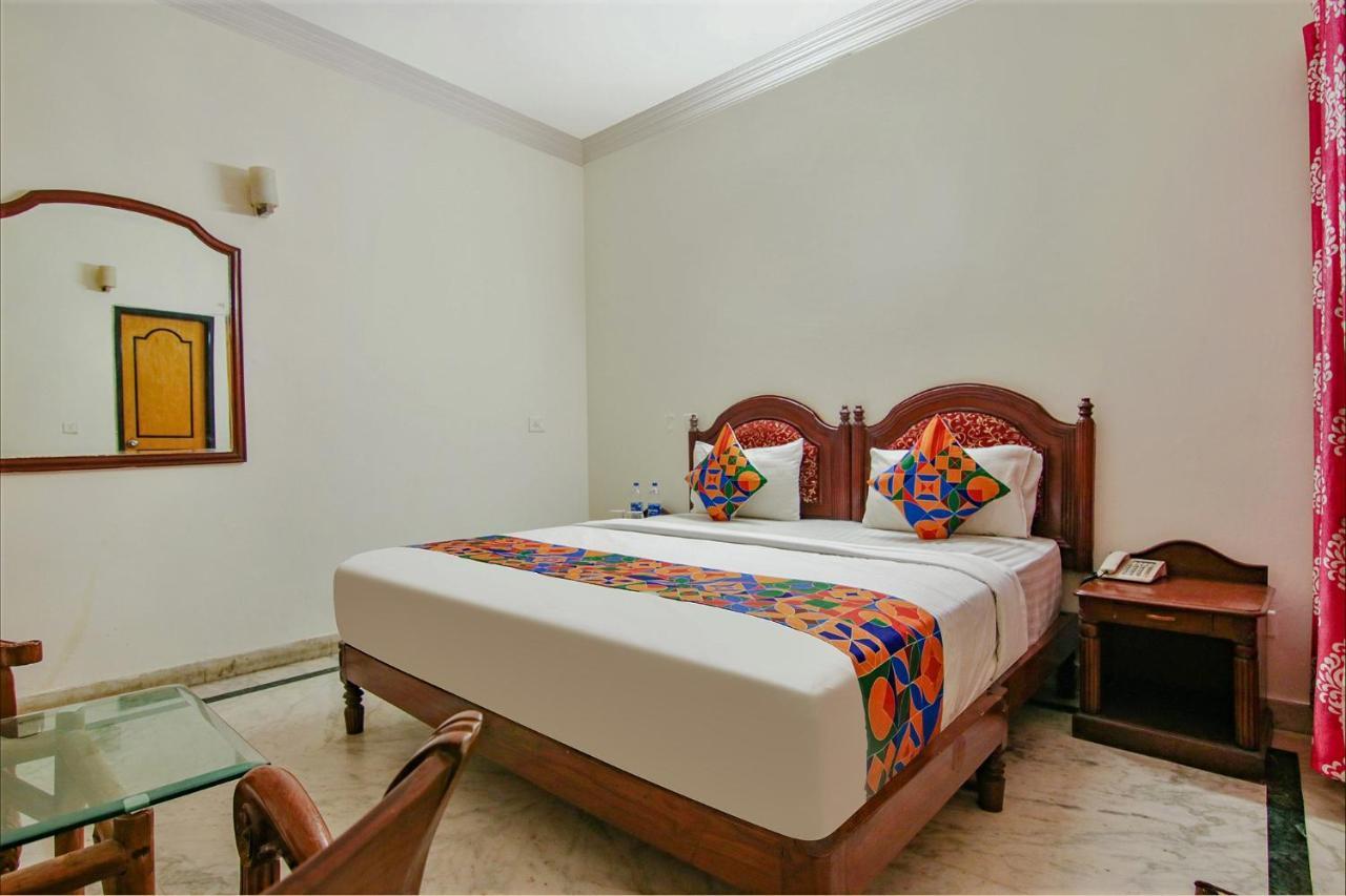 Fabhotel Singh Suite Gurgáon Kültér fotó