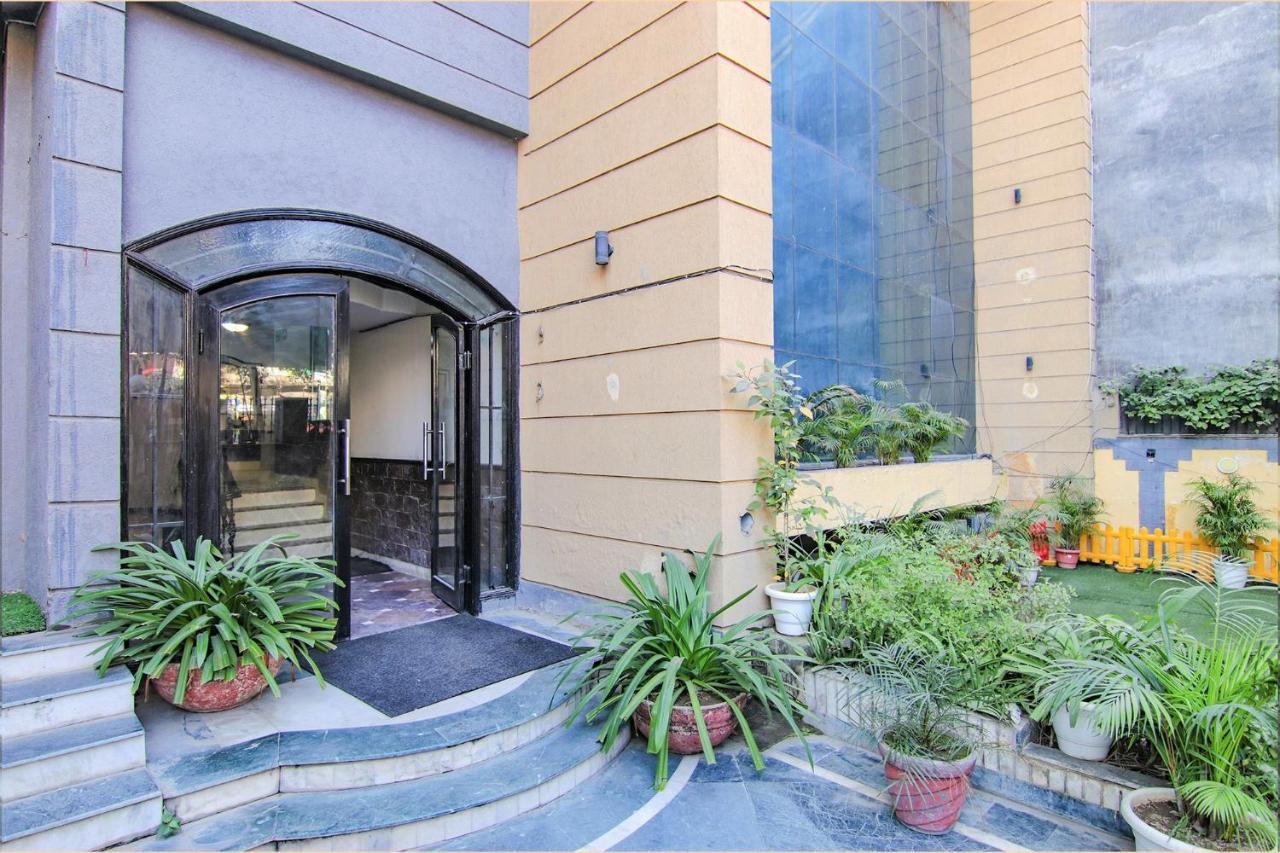 Fabhotel Singh Suite Gurgáon Kültér fotó